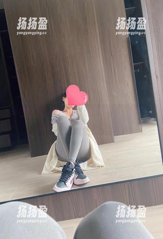 微密圈 - 这吊带黑丝是怎么回事，童小芯的作品值不值资源一看？