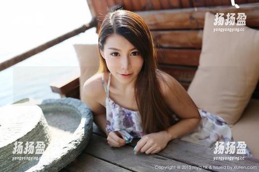 美媛馆 - 嘉宝贝儿的户外写真，常常被虫子“打扰”，看来昆虫也懂得审美！