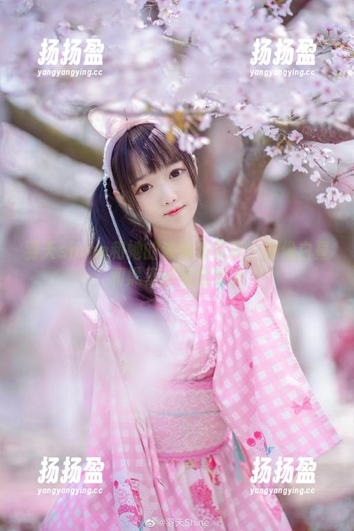 羽天shine和她的连体衣写真：好像白昼和黑夜的亲密对话