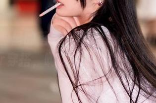 精选原图里的落落Raku，HentaiSweater穿搭，啊这，这真的可以吗？