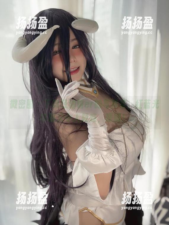 微密圈 - 下载葱油饼er的写真集，红蓝光华丽又令人疑惑，嘿嘿！