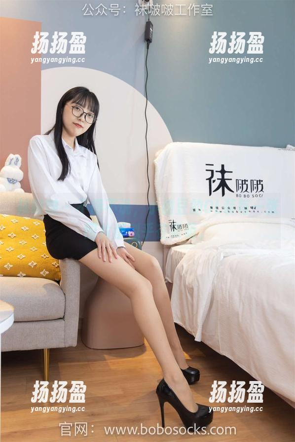 袜啵啵 - 不得不说，小甜豆的OL装每一张图片都似乎在卖萌。
