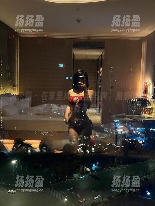 微密圈 - 在家里捣鼓全套写真，詹詹的衣橱都在打高潮！