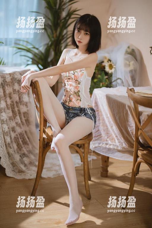突发奇想，许岚LAN拍的甜心图集，真有股甜蜜的诱惑感，城里的小伙伴们会注意到嘛？