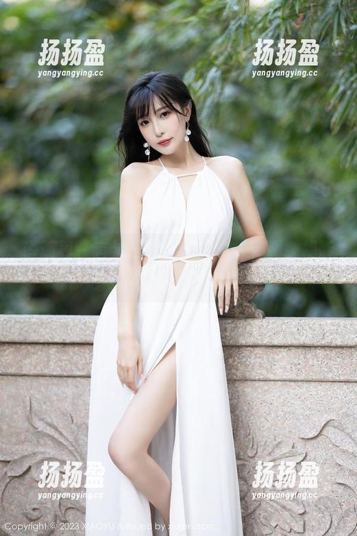 语画界-言沫 语画界 - 言沫私拍新作:白丝套图,提醒你记得给袜子也来个特别日!