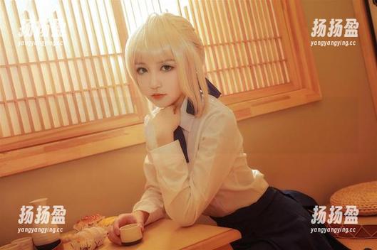 这个泡泡就是逊啦版saber常服…这高清图册太会撩了，我的腿都不自觉抖了起来。