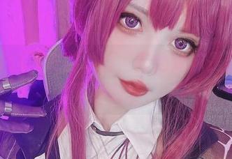 雪猫在这里安静地看，吉他妹妹是否还在和我对话？