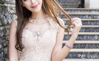 青豆客 - 施忆佳Kitty酱图包精选，护士只是个开始…