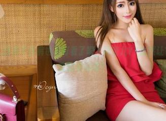 青豆客 - 这条牛仔裤也太好看了吧，颖莹儿YY居然让它在写真套图里闪耀？
