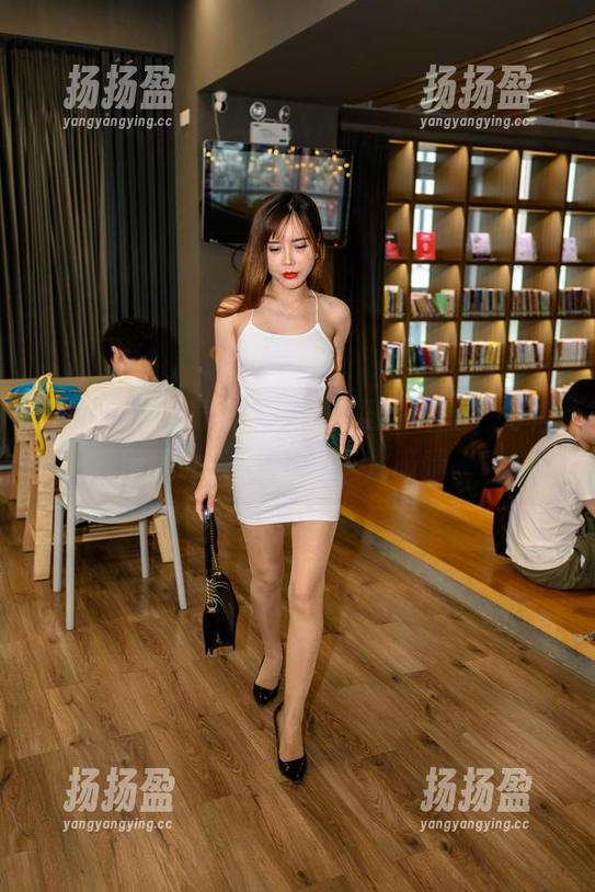魔镜街拍 - 最新黑丝工作日常分享，婷婷用腿说话，wow，太吸睛。