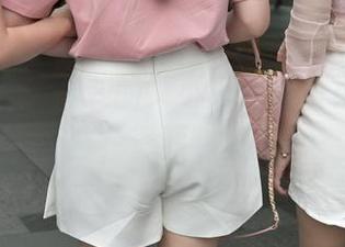 魔镜街拍 - 百变的艾小青，超短裙与肉丝组合，资源哪里找？