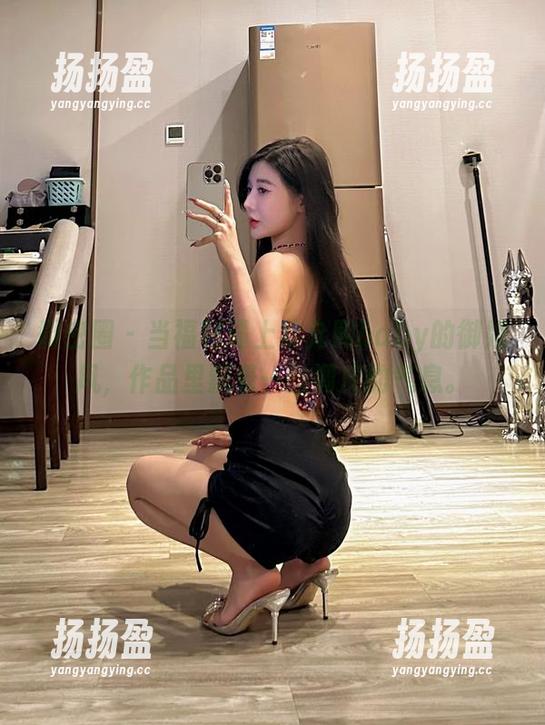 微密圈 - 当福利遇上黎允熙baby的御姐风，作品里飘着一丝调皮的气息。